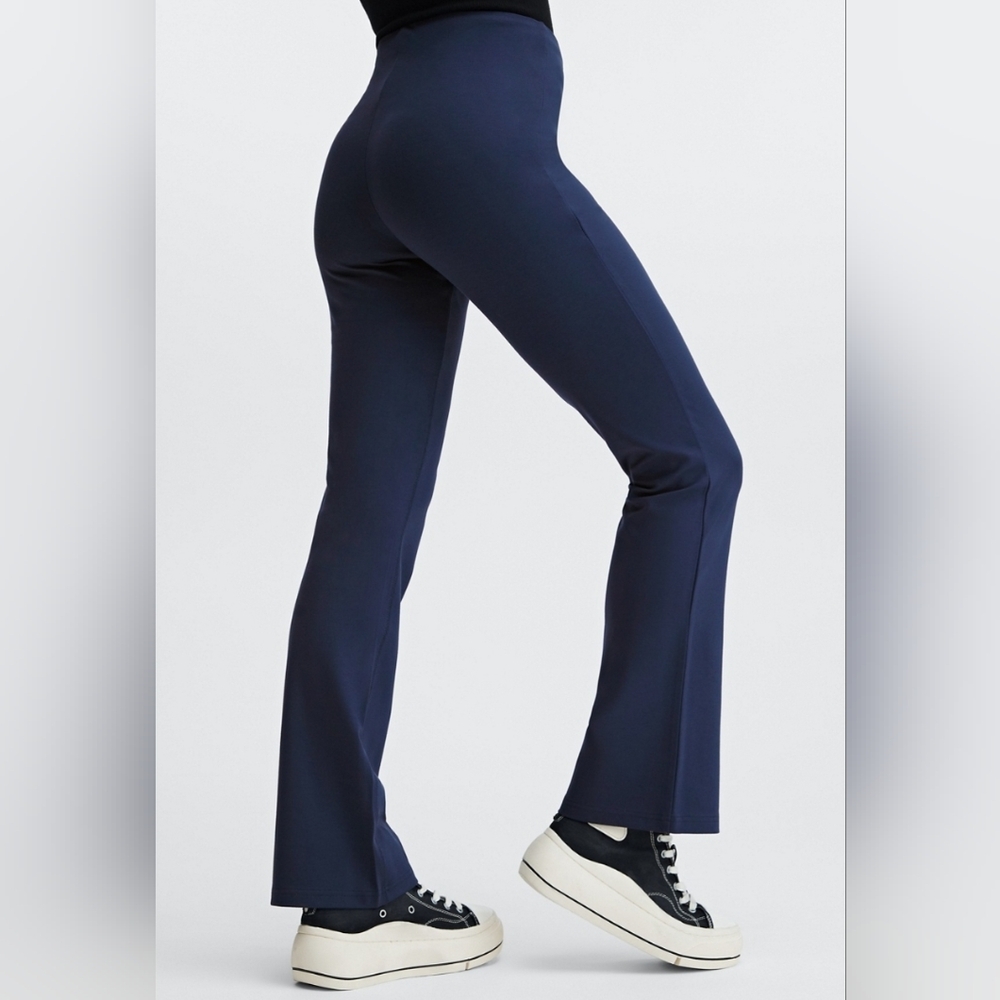Fabletics 24/7 Kick Flare Pant - Deep Navy - Size XS